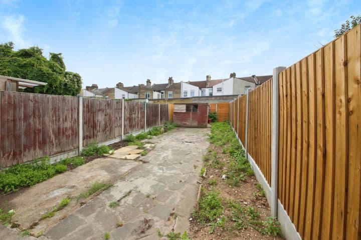 2 bedrooms house for sale in Ilford, United Kingdom