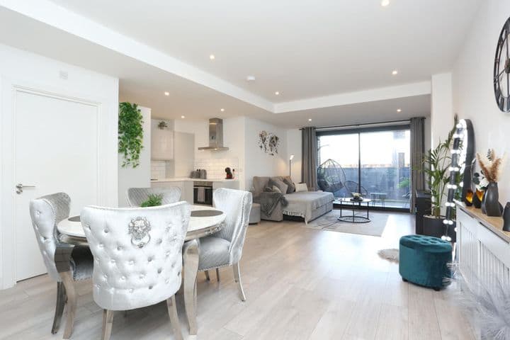 1 bedroom apartment for sale in London, United Kingdom