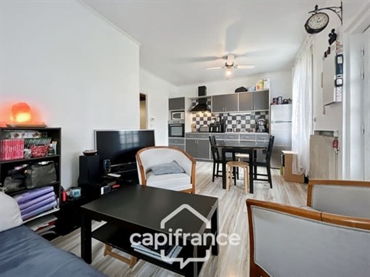 1 bedroom house for sale in Bondy, France