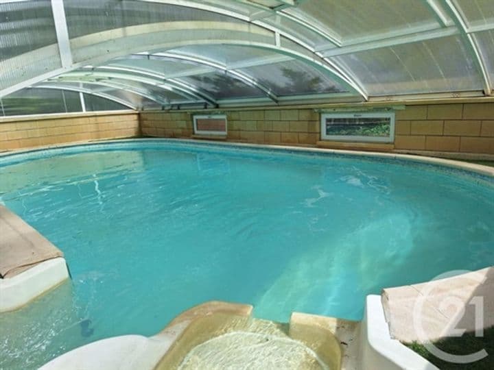 6 bedrooms house for sale in Traves, France