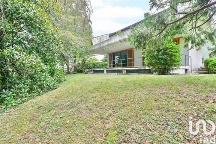 7 bedrooms house for sale in Carugo, Italy