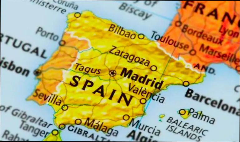 What is the average income in Málaga Spain? - 7