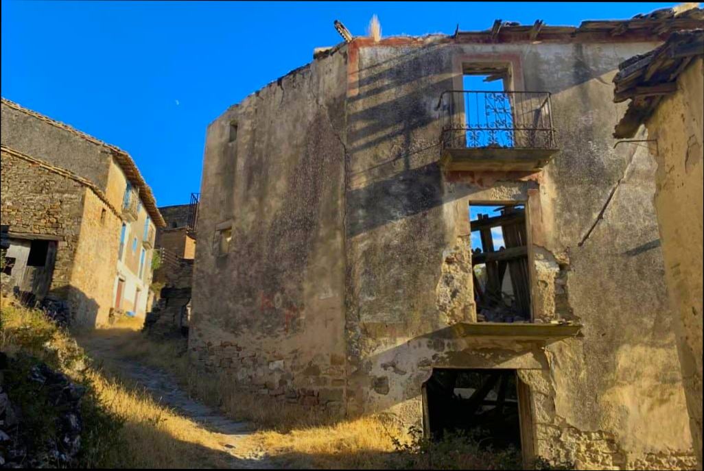 Buying Abandoned Rural Town in Spain Guide preview