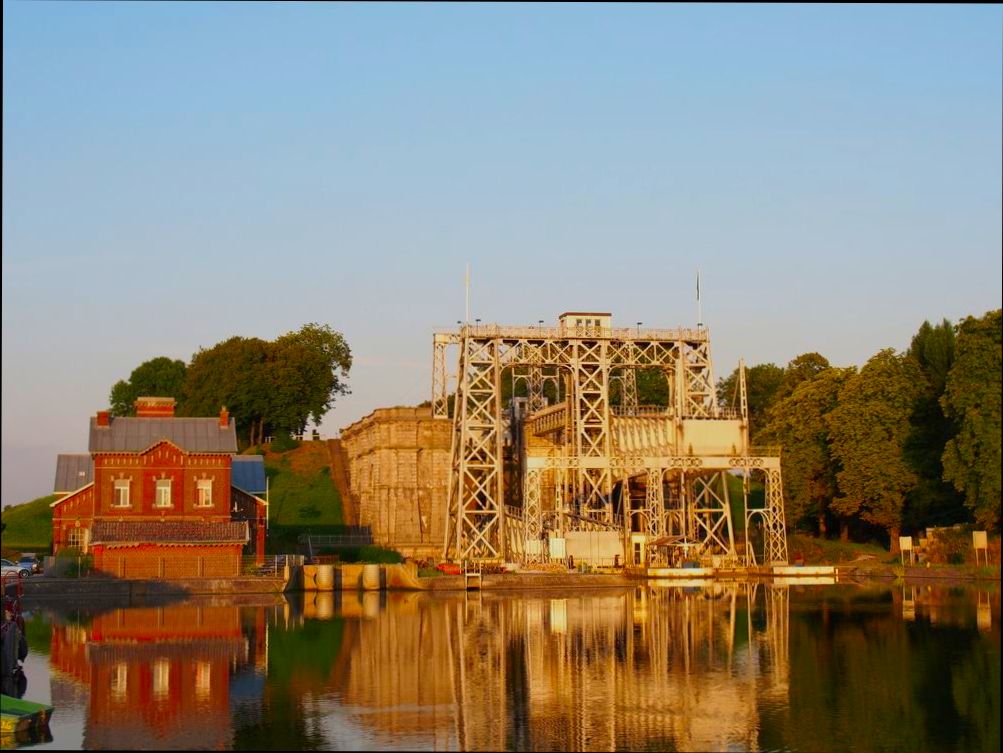 Pros and Cons of Living in La Louvière - 3