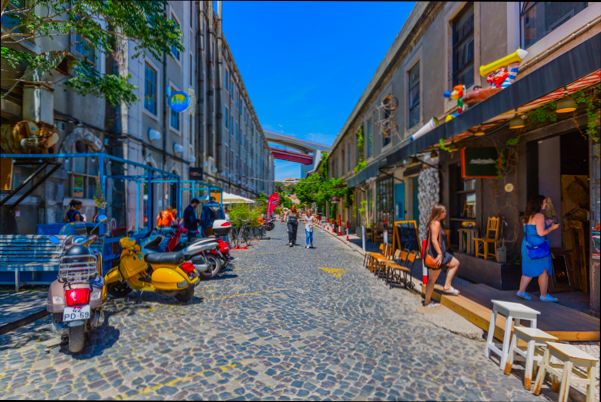 Pros and Cons of Living in Lisbon - 0