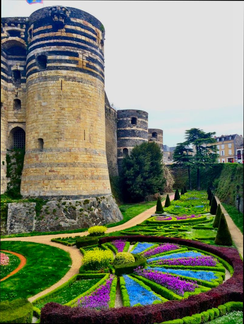 Pros and Cons of Living in Montreuil France as an Expat - 4