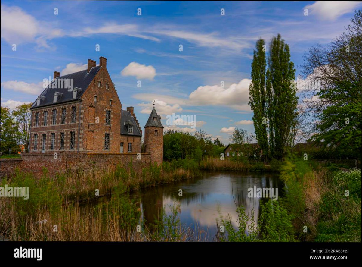 Pros and Cons of Living in Mouscron (Moeskroen) - 0