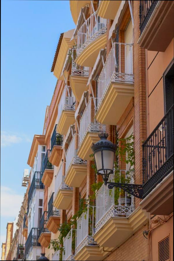 What are Community Fees in Spanish Apartment Complexes