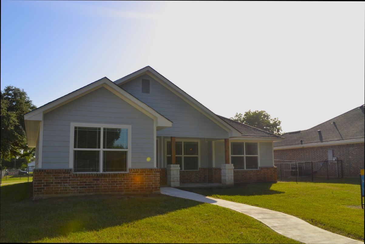 What are HUD Homes - 4