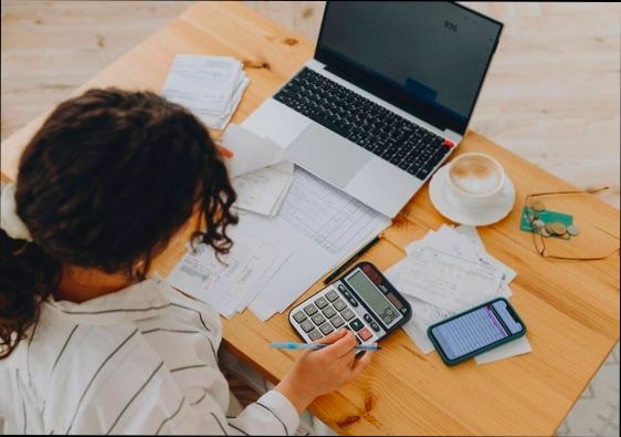 What is the Average Income in Málaga Spain - 1