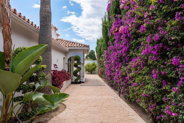 6 bedrooms house for sale in Marbella, Spain