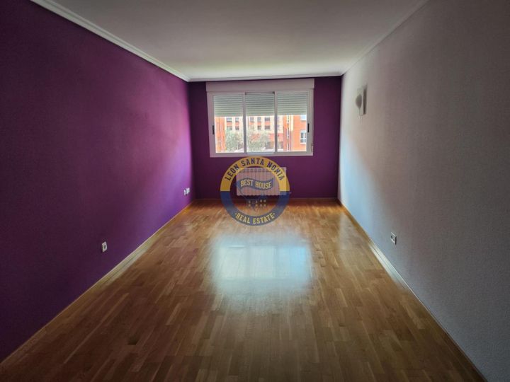 3 bedrooms apartment for sale in Leon, Spain