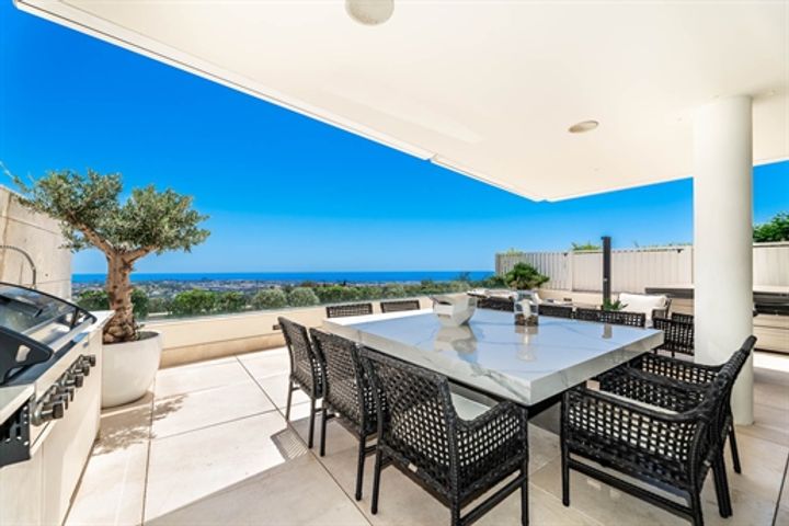 3 bedrooms apartment for sale in Benahavis, Spain