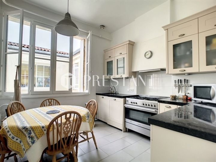 4 bedrooms apartment for sale in Bordeaux, France