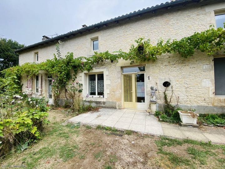 2 bedrooms house for sale in Civray, France