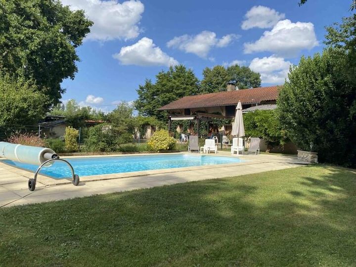 6 bedrooms house for sale in  France